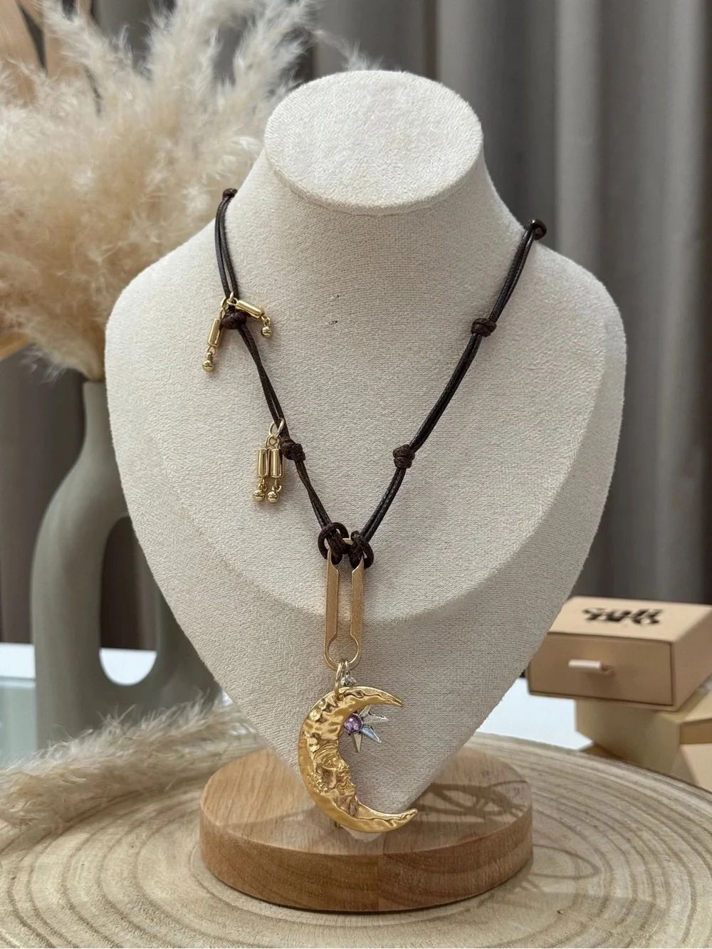 Crescent Moon Necklace Q1297